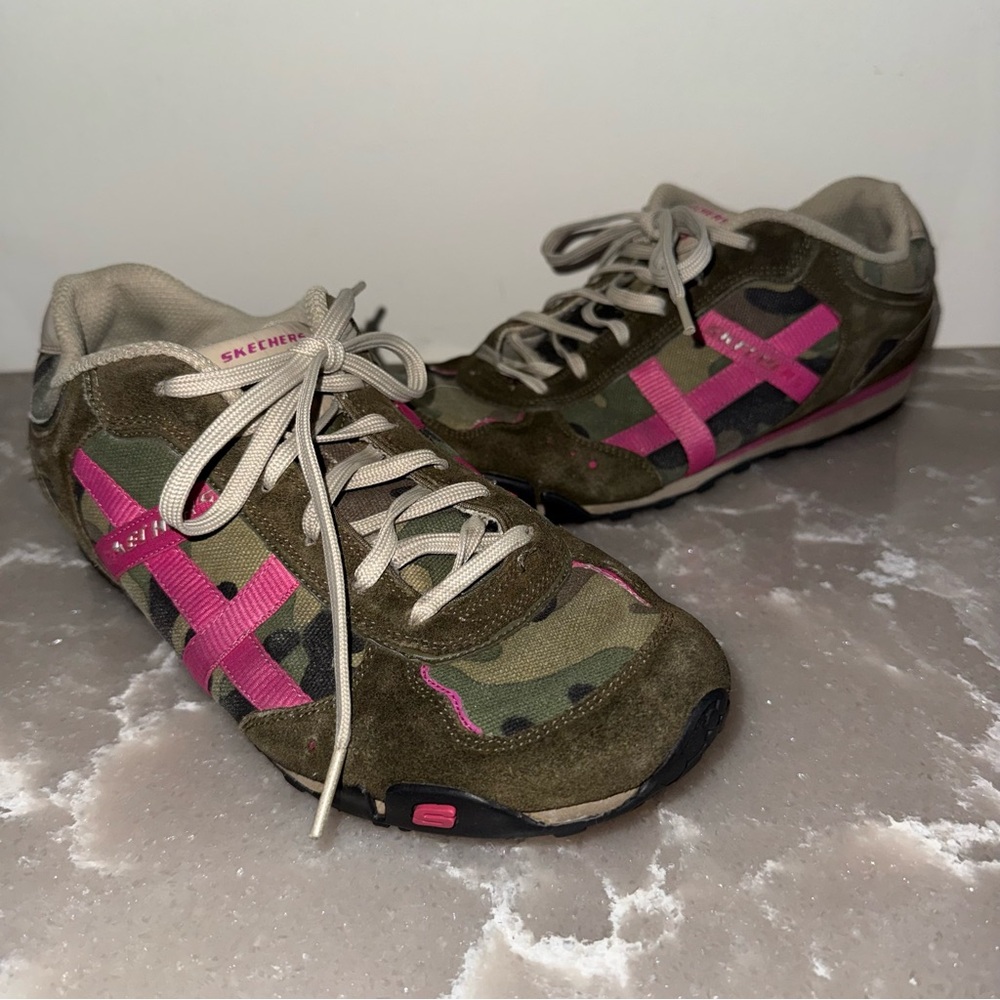 Skechers Green Camouflage Sneakers with Pink Highlights Size 8.5 Women’s